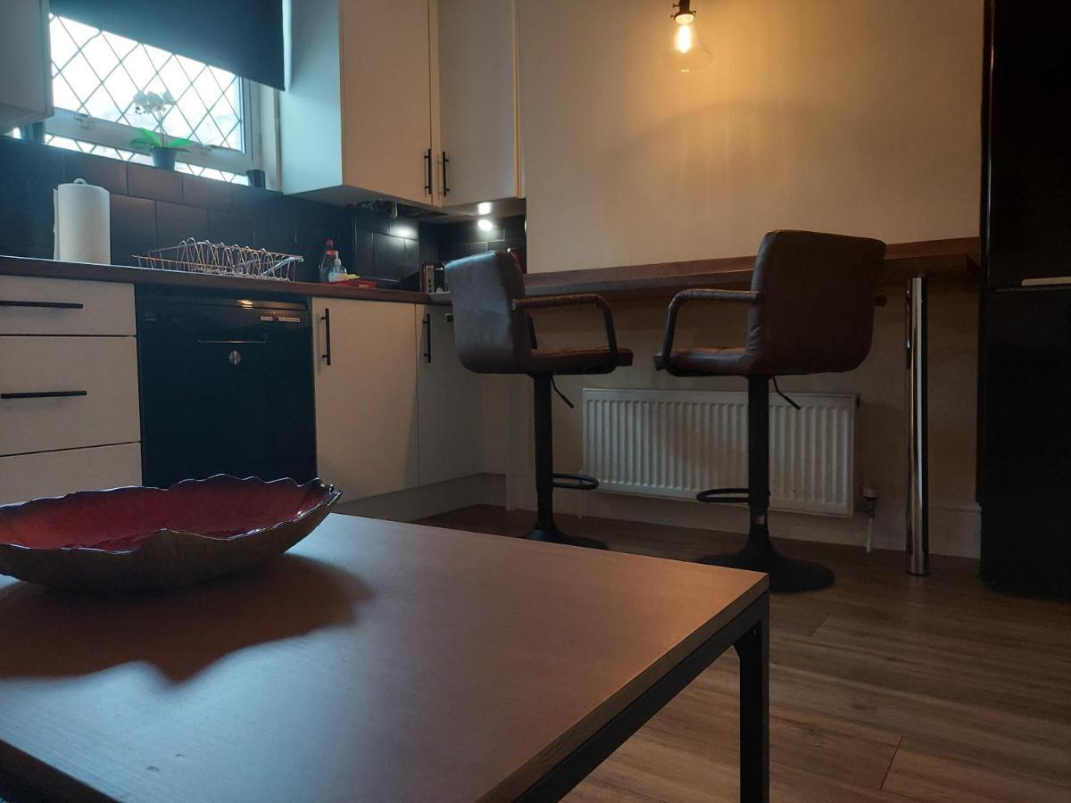 Cosy - Modern Victorian Apartment *
